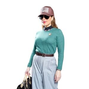 Tahari 100% Cashmere Sweeter Crew neckline(Tagged M, Fits XS/S)